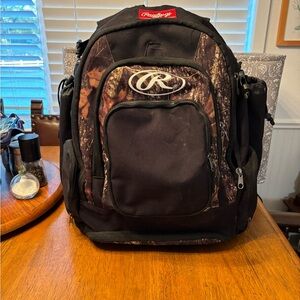 Realtree Camouflage Backpack for Baseball only. Nice all zippers work